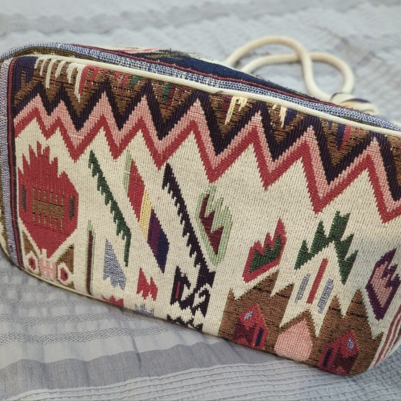 Roller Rabbit Aztec Zayna Tote Bag - Picture 6 of 6